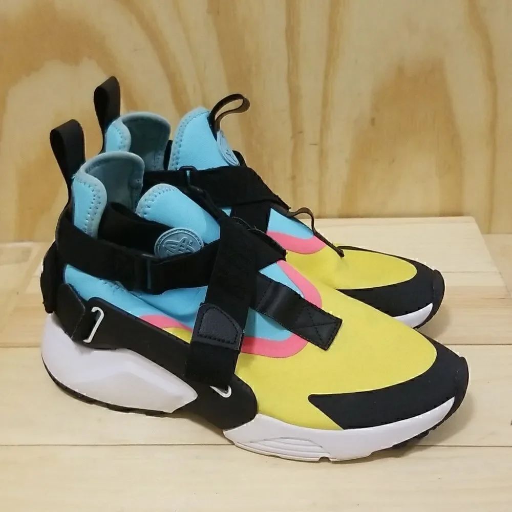 Nike Huarache City Women’s Size 7 1/2 Shoes Yellow/ Black Sneakers